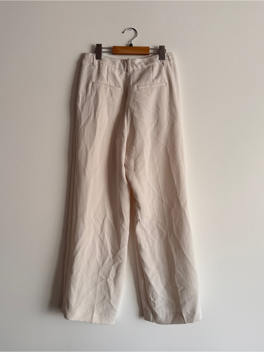 Aritzia The Effortless Pant Crepette - Light Birch - Size 6 Short - Picture 2 of 5